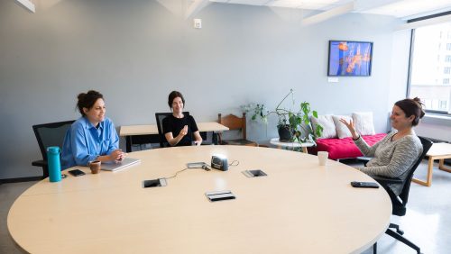 Un laboratoire d’innovation avec et pour les personnes sourdes et en situation de handicap