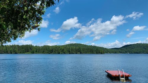L’accès aux lacs et aux rivières limité par la propriété privée